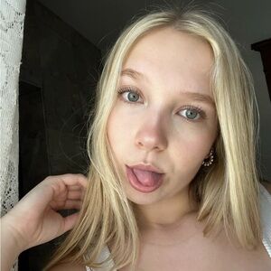 Meet your Posher, Ella